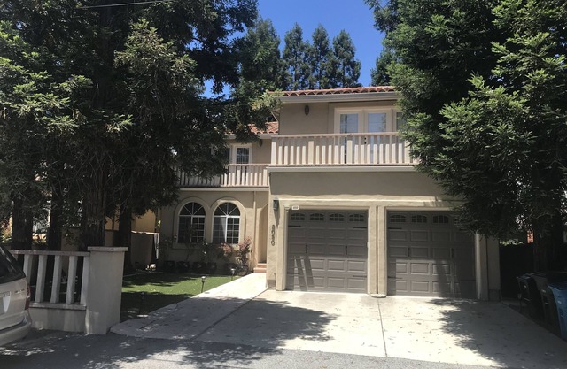 W. Menlo Luxurious executive mansion over 4000sqft