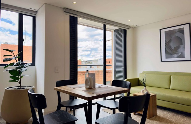 w* | Modern 2BR w/Balcony in Santa Barbara