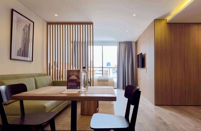 w* | Polished Loft w/Balcony in Santa Bárbara