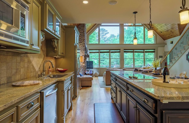 Wahoo Creek Retreat 4 bedroom waterfront with party dock