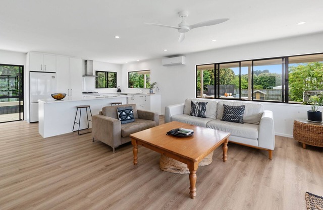 Waimanu Bliss Escape - Point Wells Holiday Home
