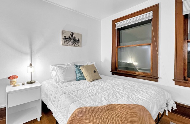 Walk to 3 Breweries! 1 Bed Apartment on Grand