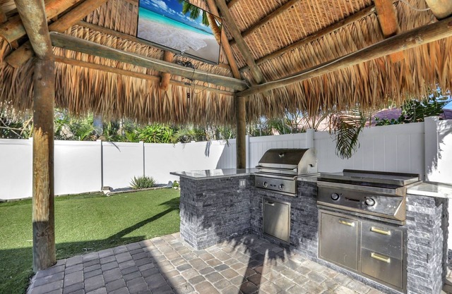 Walk to Beach and Restaurants 4 Bedroom Home with Pool Deerfield Boca Raton