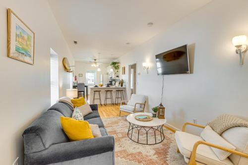 Walk to Beach Keansburg Home with Patio and Fire Pit!