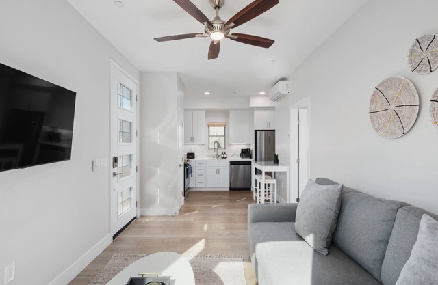 Walk to Beach, Shops, Restaurants | AC | Private Roof Deck & Fire Pit