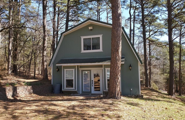 Walk to Boat Ramp; Quiet Wooded Setting; Fire Pit & Hot Tub