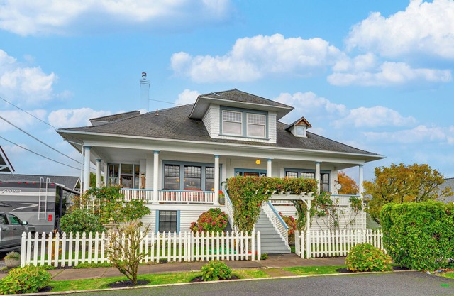 Walk to Columbia River: Mtn-View St Helens Haven