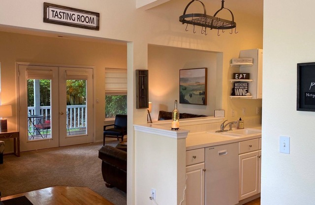 Walk To Dining And Wine Tasting in Dundee