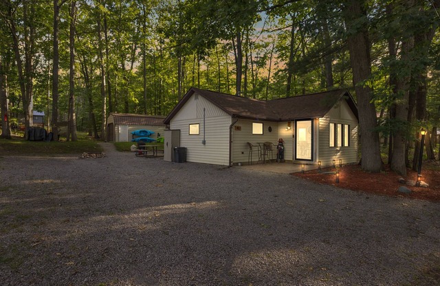 -Walk-to-Dock-Higgins Lake-Kayaks-beanbagtoss🏖️🛶🚤