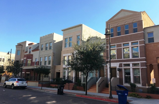 Walk to downtown Tempe, Town Lake/ASU, close drive to downtown Scottsdale