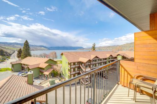 Walk to Lake Chelan Top-Level Waterfront Condo