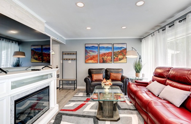 Walk to Metro Station Restaurant Shops 2K2Q1T 2Ba Single Family Home