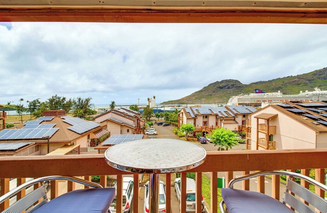 Walk to Nawiliwili Harbor: Condo w/Saltwater Pool