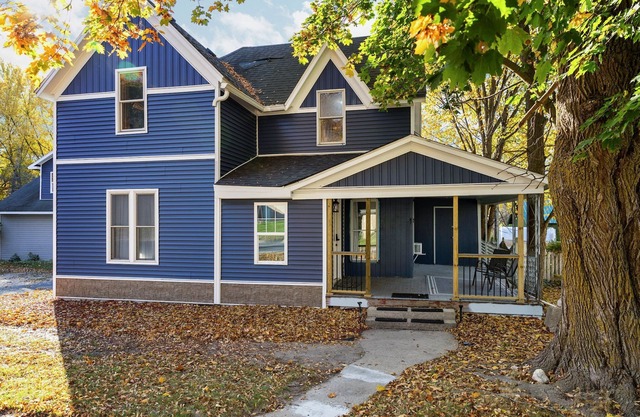 Walk to Platt River, Game Room, Hot Tub,Indoor Pickleball, Kayaks, Bikes, Arcade