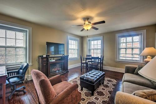 Walk to Shops, Dining and City Park Reading Apt