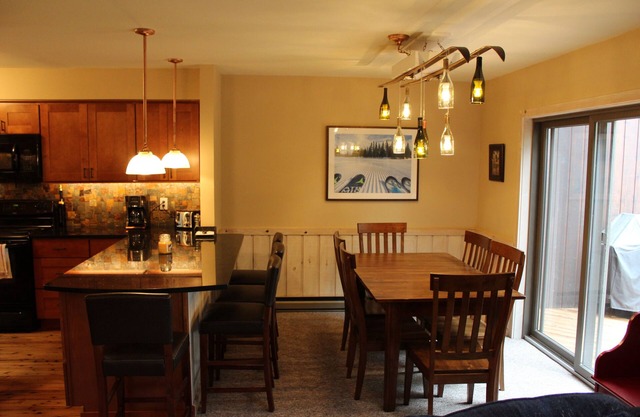 Walk to slopes at Windham! Great ski home for families. Golf, bike, & hike too.