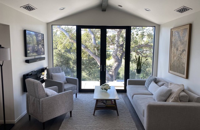 Walk to Solvang-pristine cottage