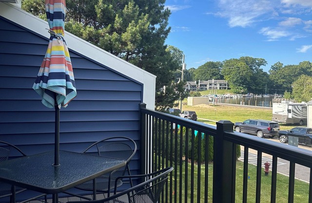 Walk to the beach & downtown! Kid Approved!