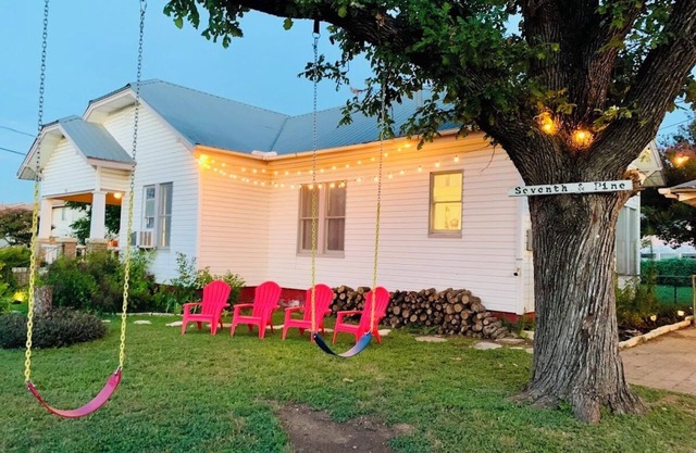 Walk to The Square & SU—Live the Old Town Life