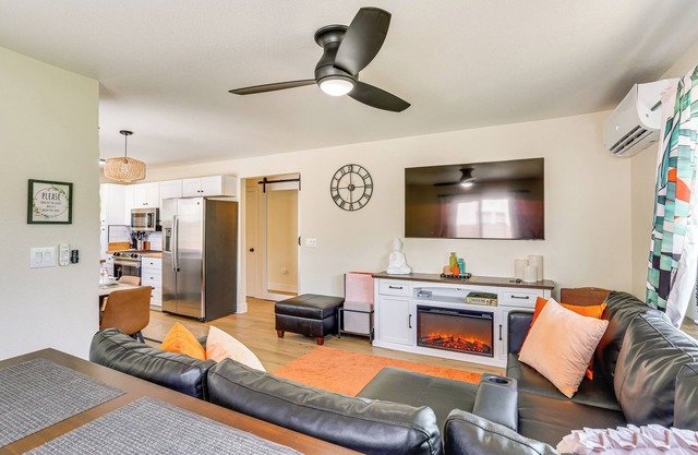 Walkable & Bright Bungalow in Dtwn Redding!