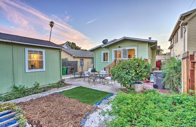 Walkable East Bay Home - 2 Mi to BART Station