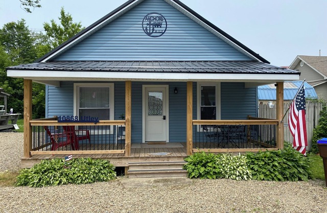 Walking distance to beach area of Conneaut lake- 4 beds-Dog Friendly- NO Smoking