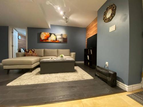 Walkout 1 Bed, 1 Bath Bsmnt Apt