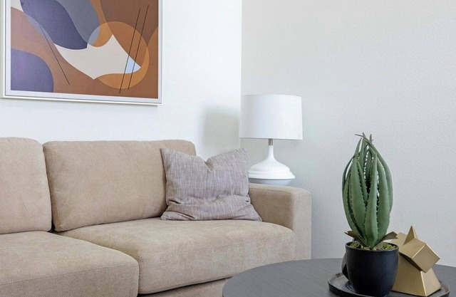 Waller 3BD/2.5BA 2 - Three Bedroom Apartment, Sleeps 6