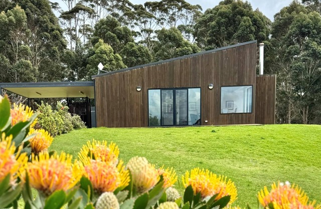 Walnut Grove: Modern comfort with expansive views