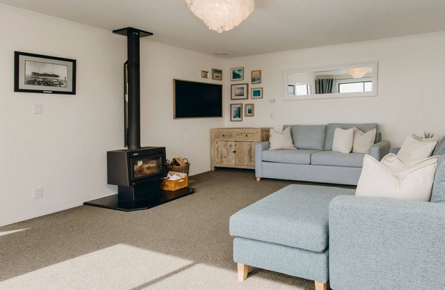 WANAKA BAY WATERFRONT