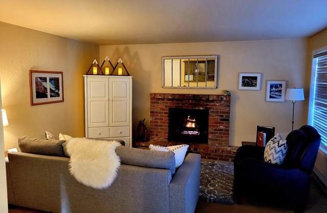 Wanderer Way Home - Cozy Alpine Gem, Minutes From Downtown & Pet Friendly