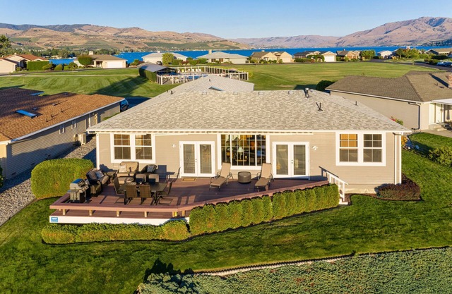 Wapato Point Uplake View Home - Across the Street from Pool & Park