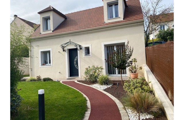 Warm and comfortable house 30 min from Paris
