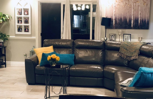 Warm, charming 1 private bedroom in condo Baldwinpark