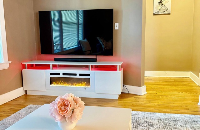 Warm & Inviting Fresh 2BR With All Essentials Central St.Paul Stay