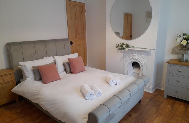 Warwick St 2 bed home city center