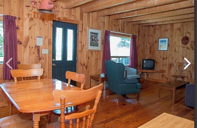 Water view 3-bedroom, 2-storey cottage with private Deck!