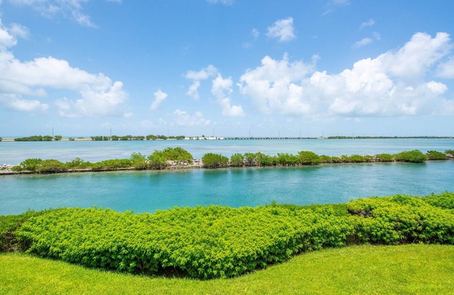 Water View Keys Retreat: Waterfront Villa on Duck Key, Enchanting Open Water Views, Multiple Decks