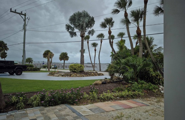 Water View Studio near downtown