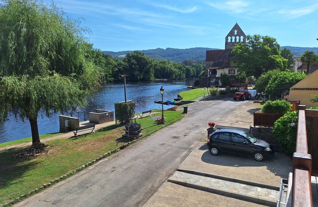 Waterfront house in Beaulieu/Dordogne 6 air-conditioned bedrooms