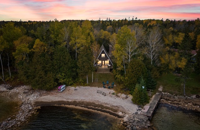 Waterfront A-frame: Vintage Charm, Modern Comfort