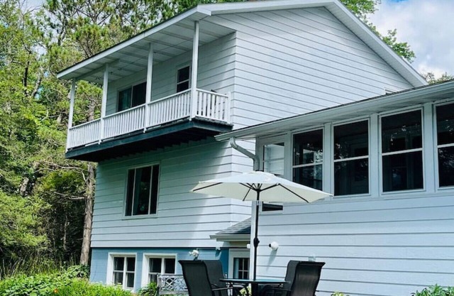 Waterfront Breezeway Bay 2