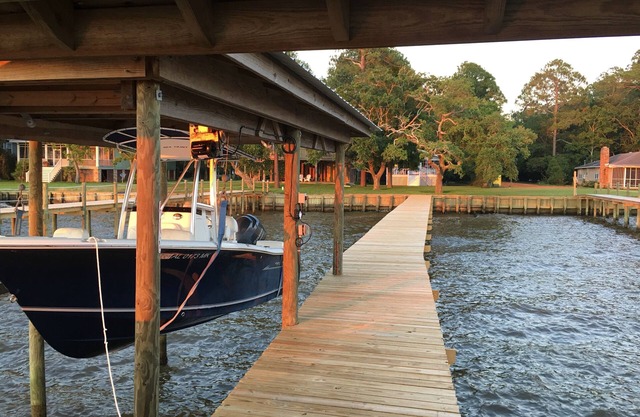 Waterfront Cottage with Wharf on Mobile BaynBeing remodeled completion Nov 1st