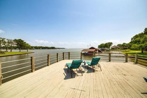 Waterfront Gem on Cedar Creek Lake with Deck and Games