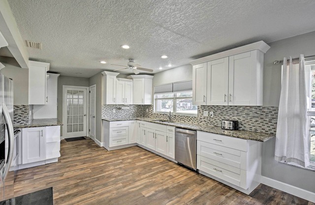 Waterfront Gem w/Pool, Dock & Lanai in Tampa!