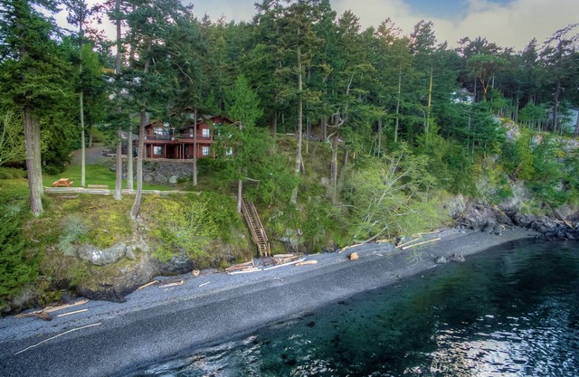 Waterfront home! Private Beach! (LPB)