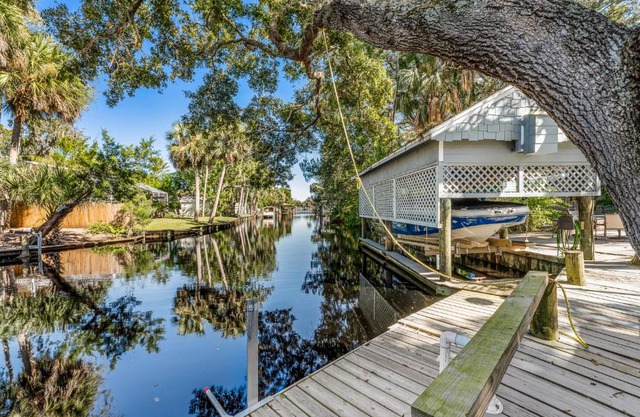 WATERFRONT Kayakers Dream nature lover cottage