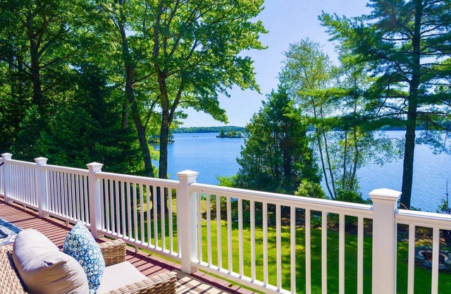 Waterfront "Lakeside Living"-Close to Acadia-Schoodic Point+Bar Harbor-Pets ok