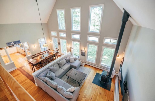 Waterfront, Luxury, Spacious home in Freeport!