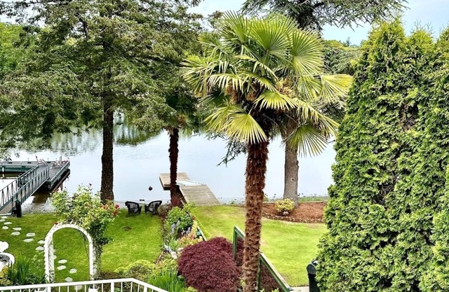 🌊 Waterfront Master Bedroom for Rent at Casa Blanca